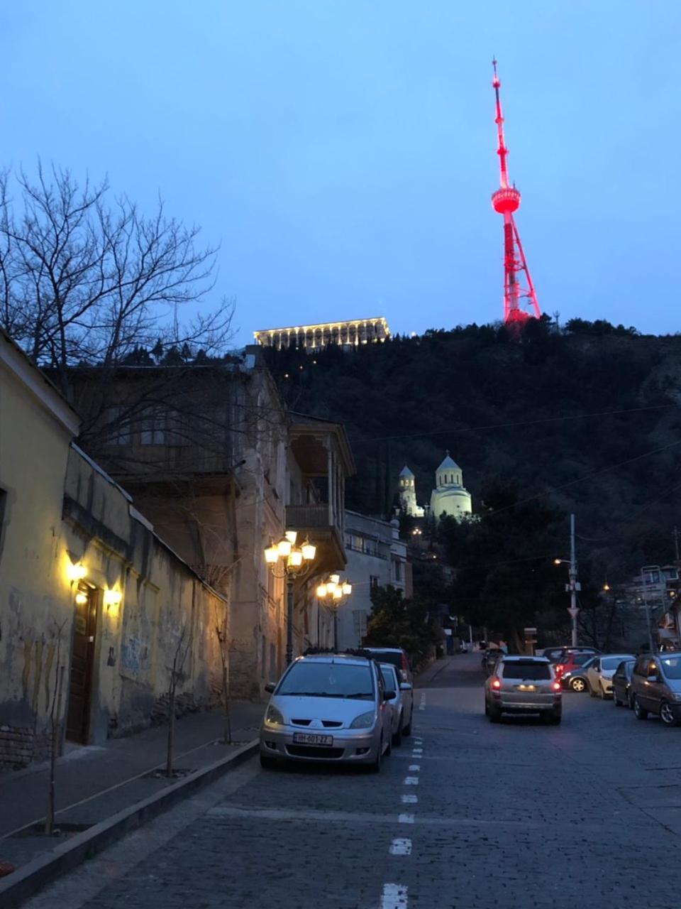 At Funicular Hostel Tbilisi Buitenkant foto